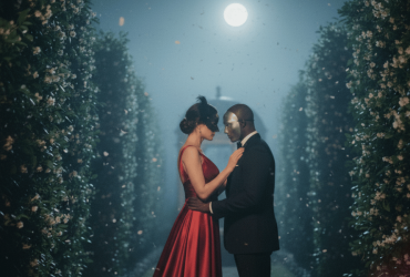 Mein_heißes_Abenteuer_auf_dem_Maskenball_Erotische_Sexgeschichte_Frau_und_Mann_im_Mondlicht